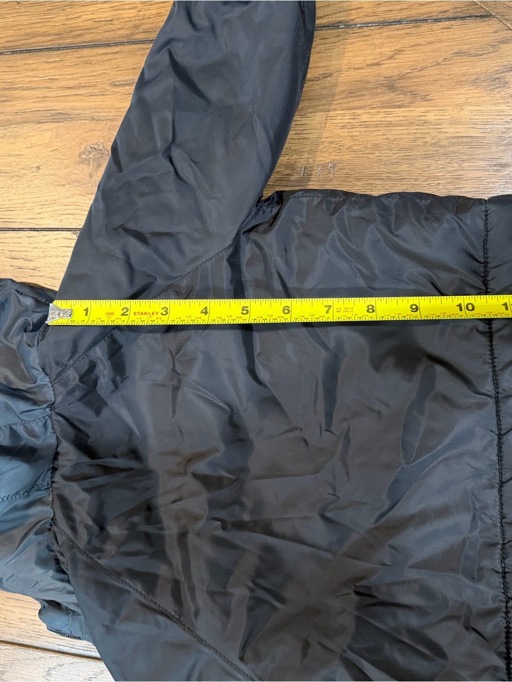 Nike Kids Hooded Puffer Jacket in Black with White Logo 12M - Picture 8 of 8